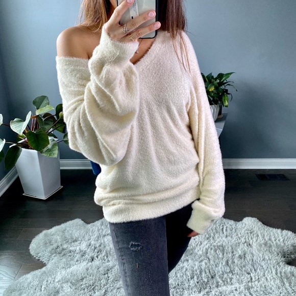 ginboutique Sweaters - Last 1 ☝️◾️Farrah Fuzzy Knit Snow